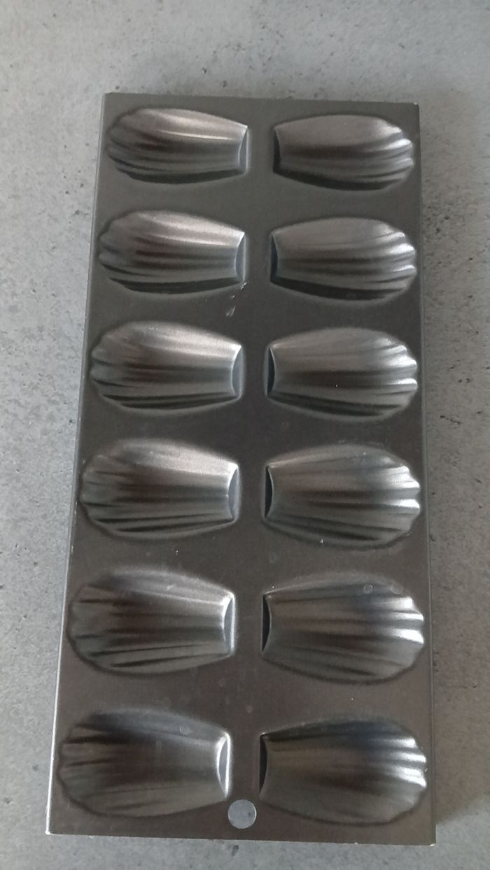 Plaque a madeleines