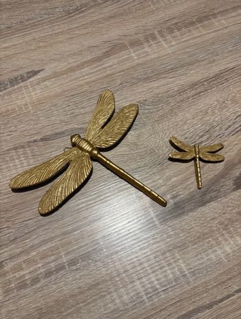 Lot de 2 libellules dorées à accrocher ou à poser