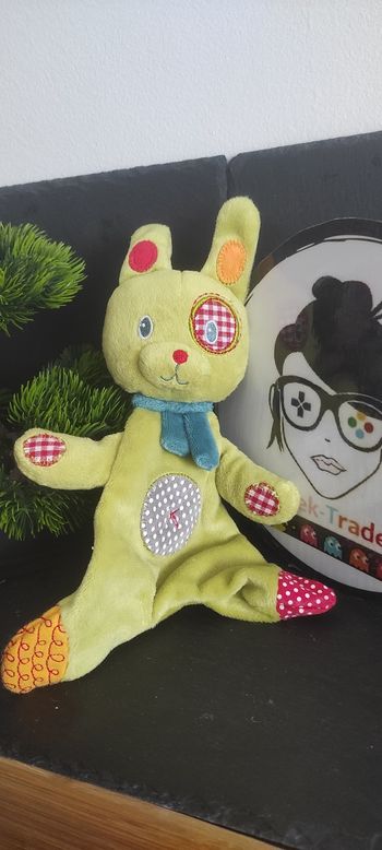 Nicotoy collection Rétro doudou lapin vert rouge gris carreaux croix écharpe