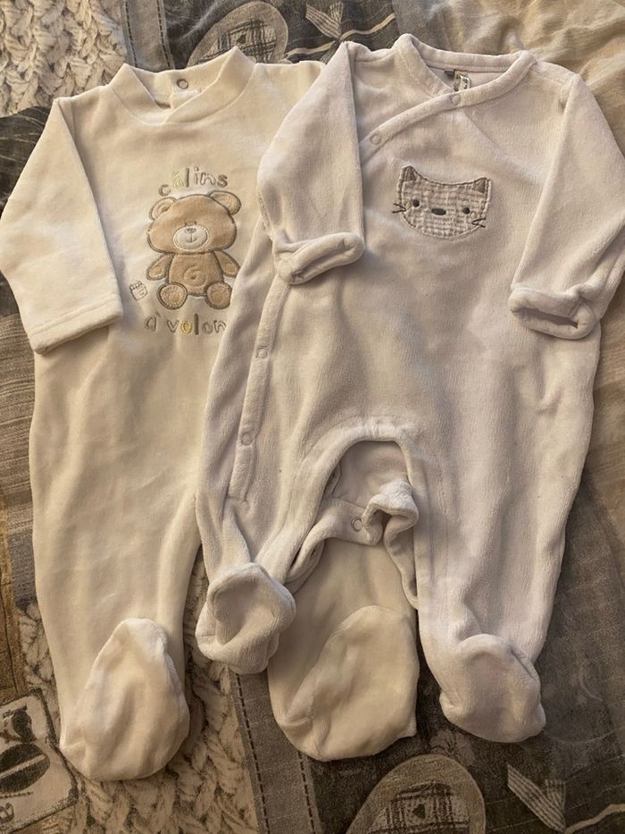 4 pyjama TBE 3 mois différente marque dont gemo bout chou - photo numéro 2