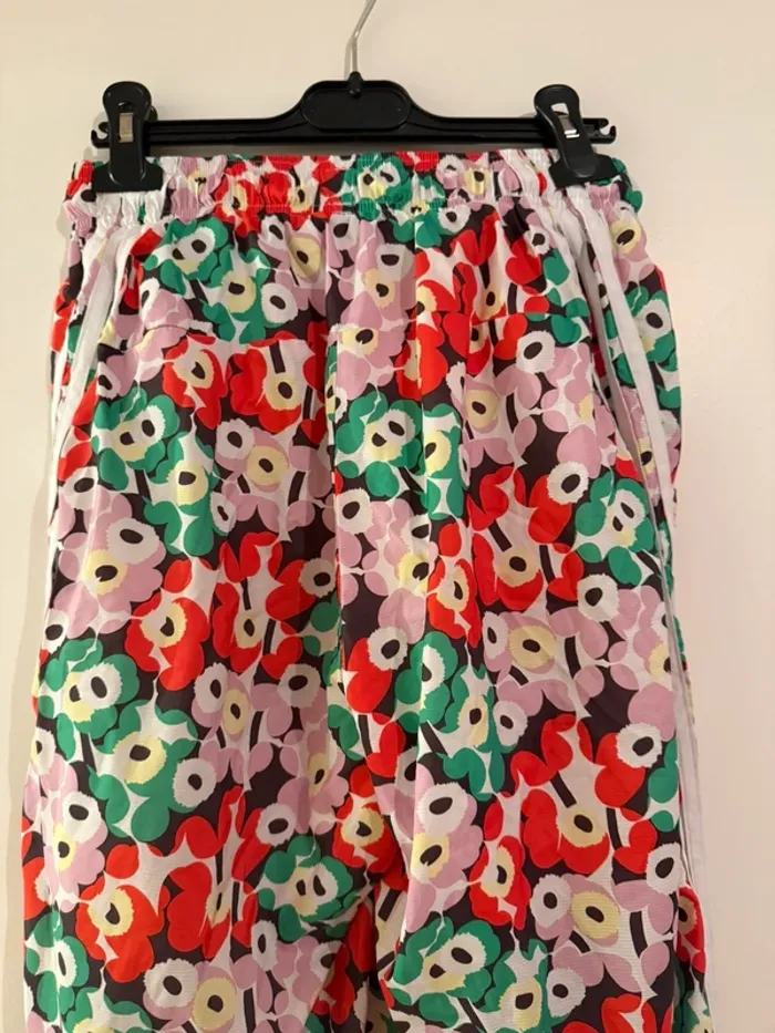 Jogging adidas à fleur en très bon état taille XS - photo numéro 4