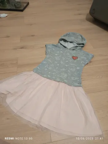 Magnifique robe a capuche orchestra taille 6ans