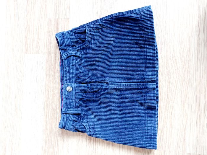 Lot 4ans fille bon état - 5 pièces : 1 robe / 3 jupes / 1 pantalon - photo numéro 8