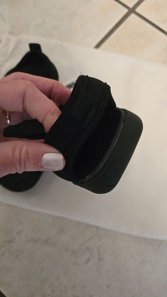 Neuves (non portées) 🏷💙😍🤩sandales pointure 25 garçon 💙😍🤩 - photo numéro 4