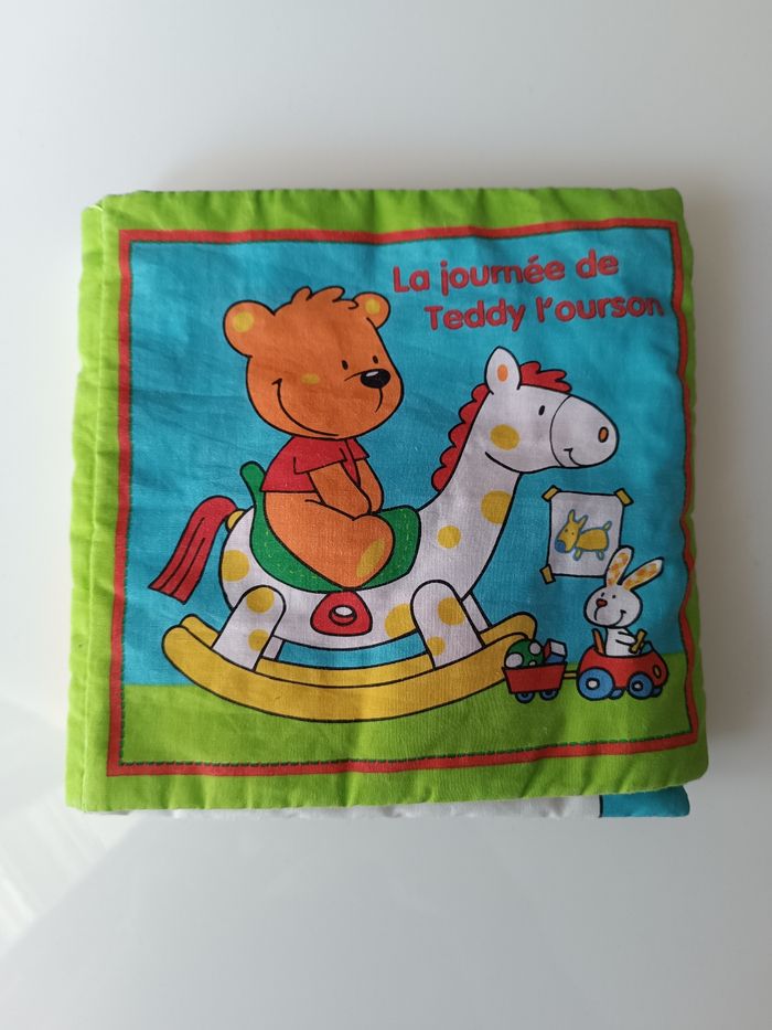 Livre en tissu La journée de Teddy