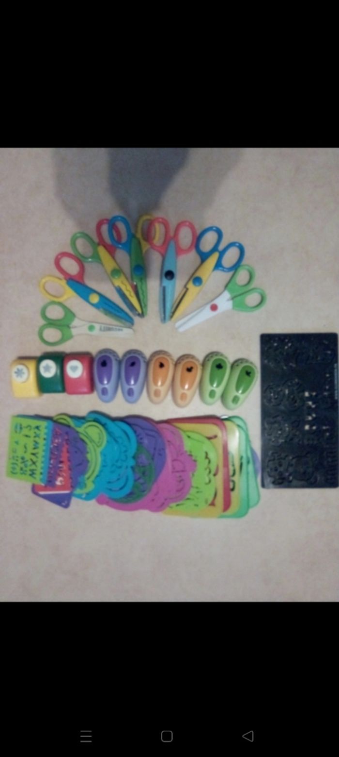 Accessoires pour dessiner avec des ciseaux fantaisie