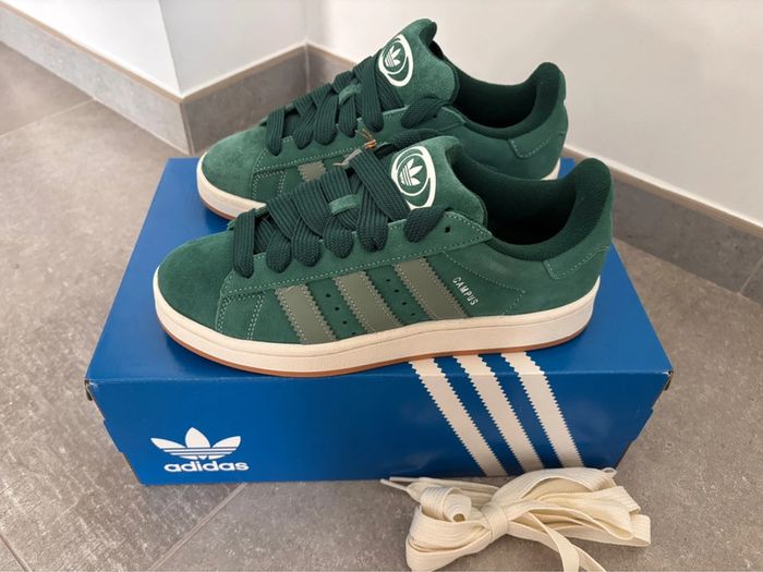 Baskets Adidas campus Neuves Taille 40