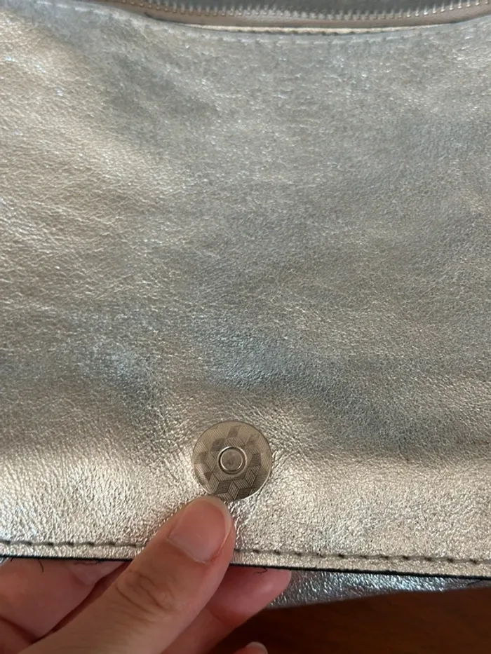Sac bandoulière en cuir argenté Abaco - photo numéro 17
