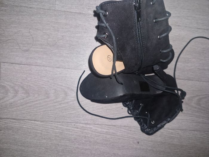 Chaussures à talon aiguille - photo numéro 4
