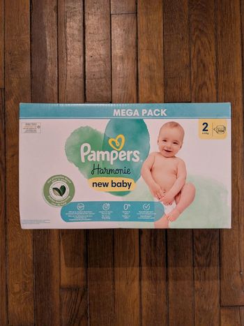 Carton de 104 couches Pampers taille 2