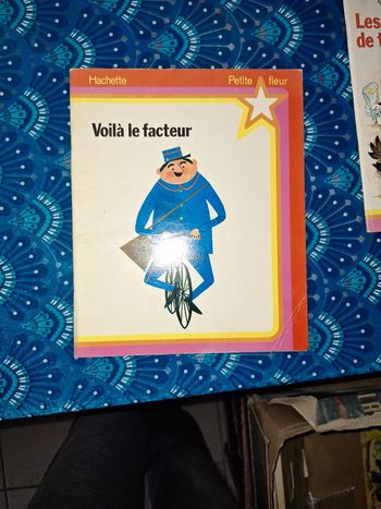 Livre voilà le facteur