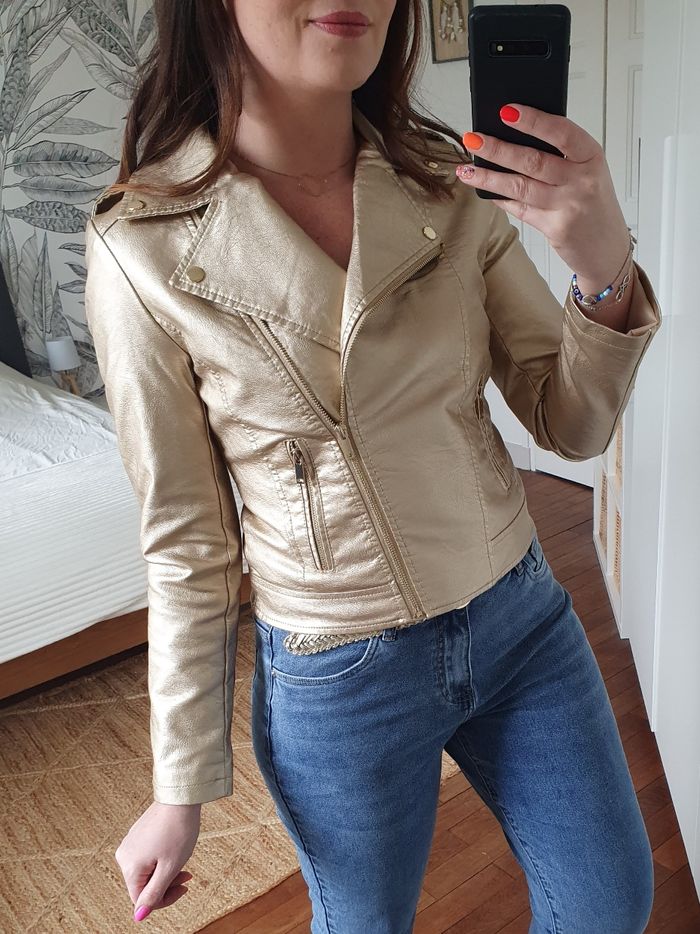 Perfecto simili cuir doré Dubaï
Taille XL