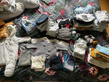 Lot vêtements bébé 1 mois 60 articles de toutes marques