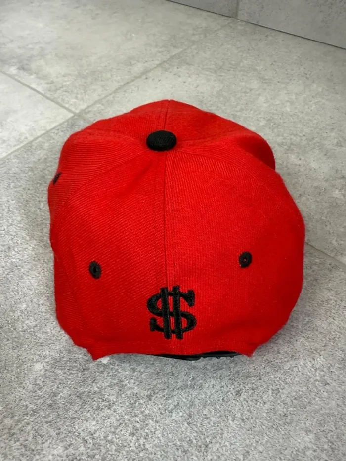 Casquette Dollar brodé HipHop Honor rouge et noire super état - photo numéro 3