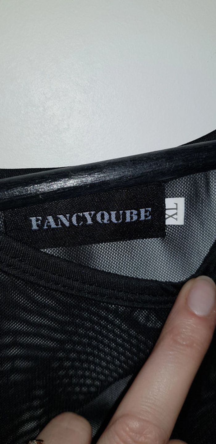 Haut noir - photo numéro 2