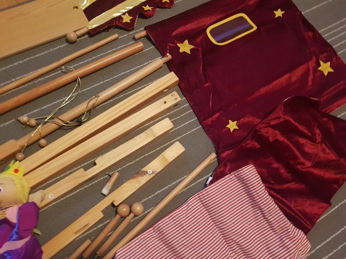 Beau théâtre de marionettes + 2 marionettes - photo numéro 4