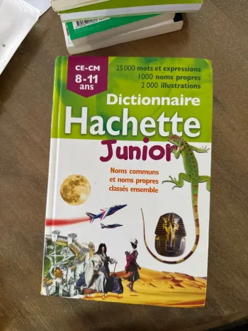 Livre dictionnaire, hachette junior 8-11 ans