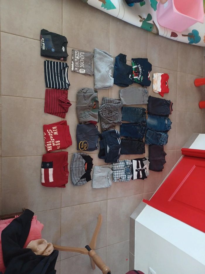 Lot de 27 vêtements d'hiver pour garçon - photo numéro 2