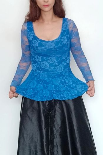 Haut péplum dentelle dos nu taille 40