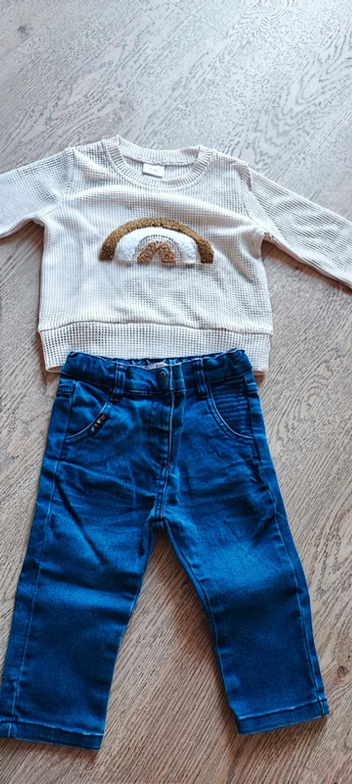 Ensemble jean et pull en très bon état taille 9 mois
