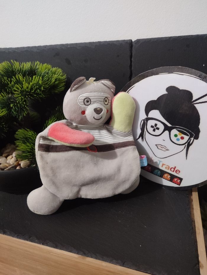 Doudou Raton Laveur Gris Sucre D'orge plat Beige Vert Gris Ceinture Masque Rayé