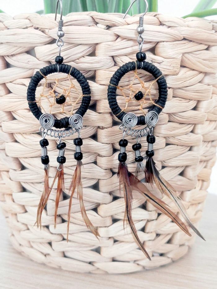 Boucles d'oreilles pendantes attrape-rêve rêve noir plume marron