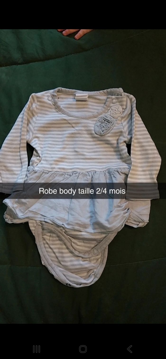 Lot 2 robes