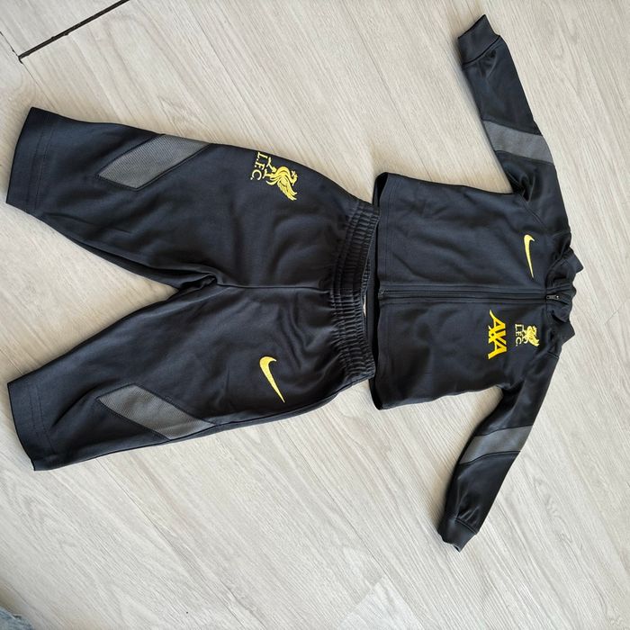 Ensemble Nike Liverpool  6-9mois Neuf