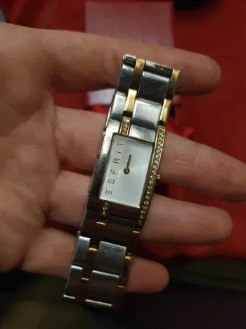 Montre vendu avec ça boîte @