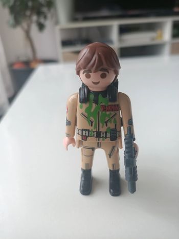 Personnage Playmobil issu du set 70172 Ghostbusters Venkman avec quelques accessoires