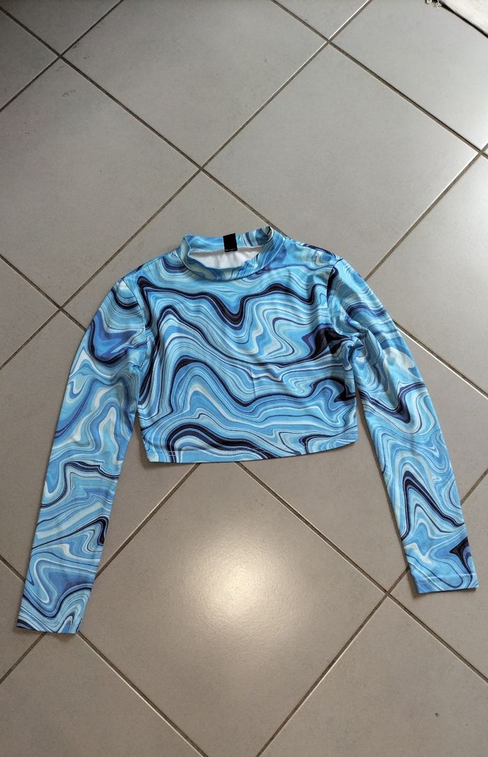 Lot de quatre vêtements - photo numéro 4