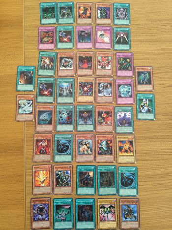 Lot 44 cartes anciennes Yu-Gi-Oh SD Deck de structure édition 1