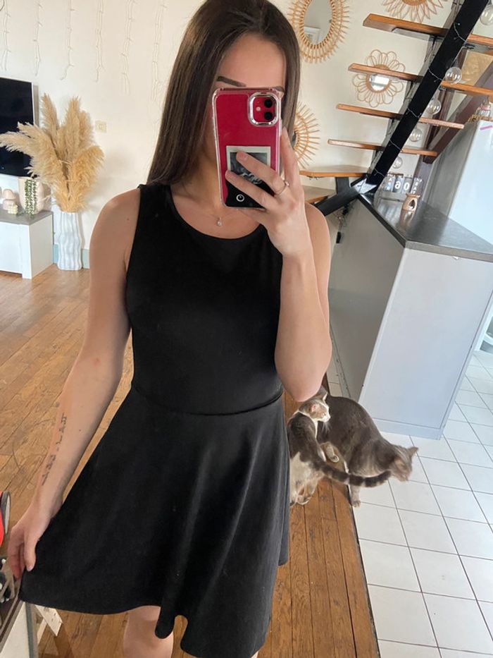 Petite robe noire dos croisé - photo numéro 3