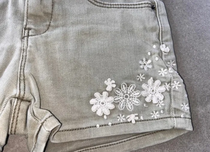 Short Ikks kaki 6 ans tbe  Broderie fleur  Se resserre à l’intérieur - photo numéro 2