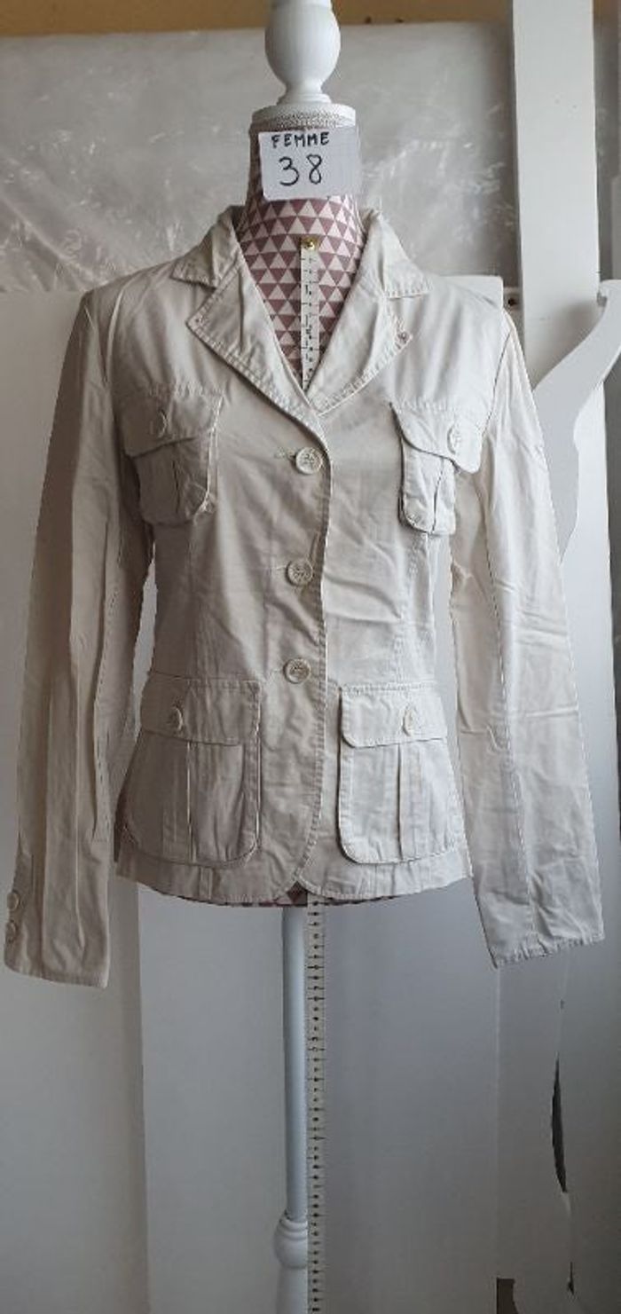 Veste, beige, en coton, en très très bon état, longueur 59cm,marque Decontract =5€