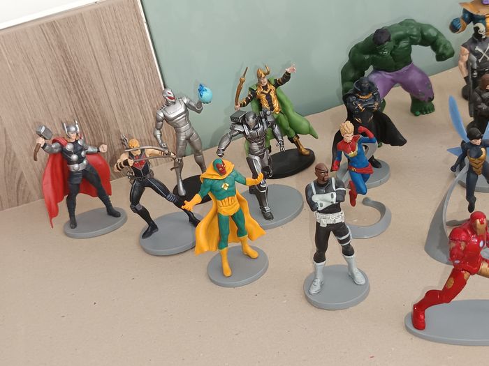 Lot de 20 figurines Marvel Disneyland - photo numéro 3