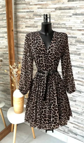 Robe léopard manches longues