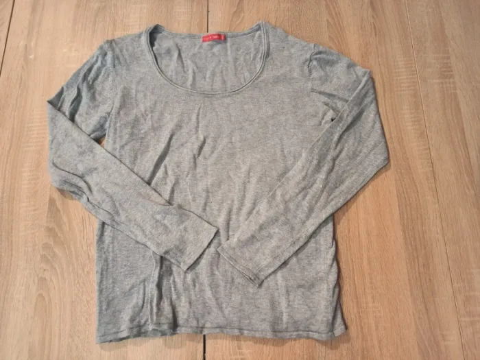 Pull gris col rond