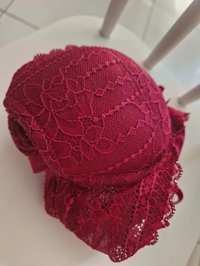 1 soutien-gorge rouge taille 85 B marque ETAM - photo numéro 5