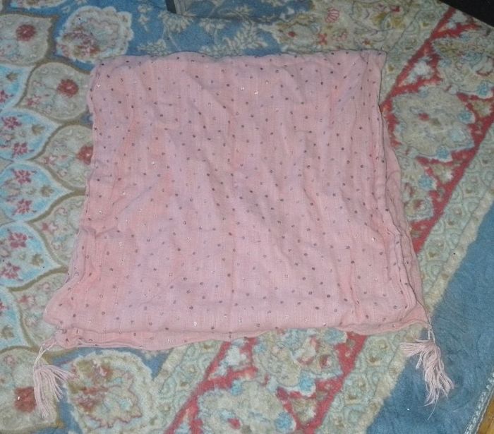 Foulard taupe à l'œil