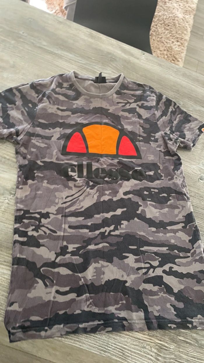 T shirt ellesse taille S