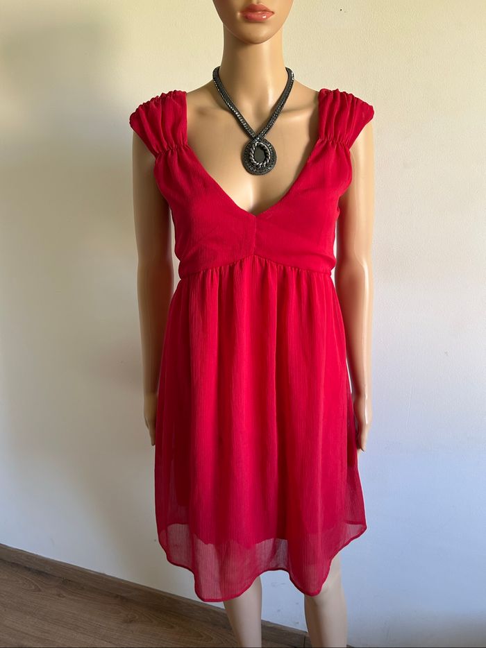 Robe rouge sans manches Naf Naf taille 38 comme neuve