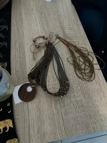 Lot de 3 colliers et un bracelet