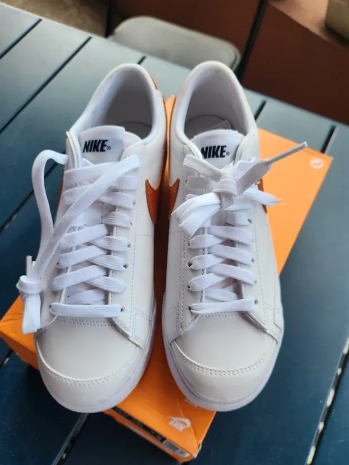Nike blazer low Taille 36,5 neuves blanc orange bronze - photo numéro 4