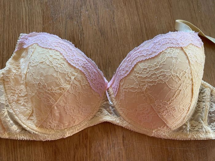 Soutien-gorge jaune dentelle rose 95 C