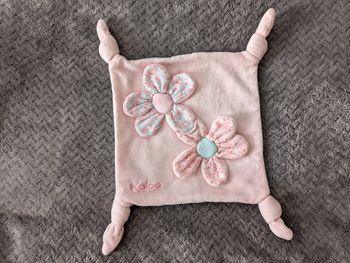 TBE, doudou plat fleurs Kaloo