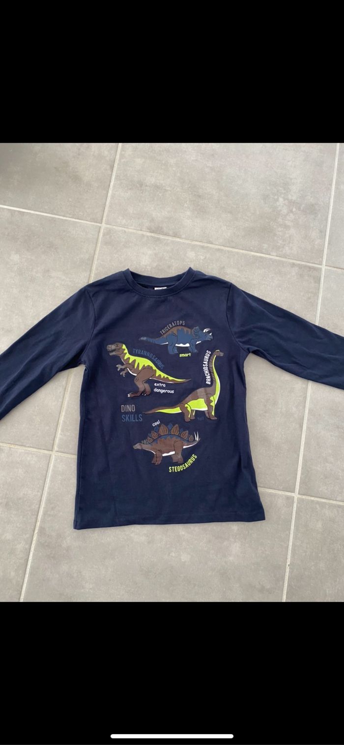 Tee shirt manches longues dinosaure Neuf 7 ans - photo numéro 3