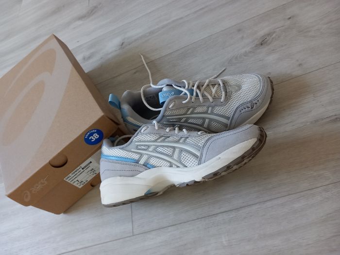 Chaussures Asics T38 - photo numéro 3
