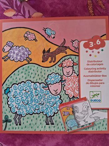 Distributeur de coloriages/ Djeco