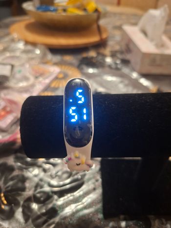 Montre licorne Électronique Tactile à LED pour Enfant neuf prix 2 euro 50